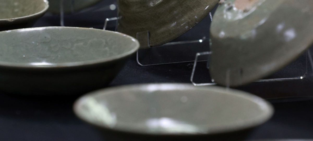 Cách sắp xếp này hoạt động như một lớp đệm tự nhiên. Các bát bên ngoài che chắn các vật bên trong, giúp phân tán tác động từ bên ngoài và từ đó giúp ngăn ngừa hư hỏng đáng kể. Ảnh: @Viện Nghiên cứu Di sản Văn hóa Hàng hải Quốc gia Hàn Quốc.