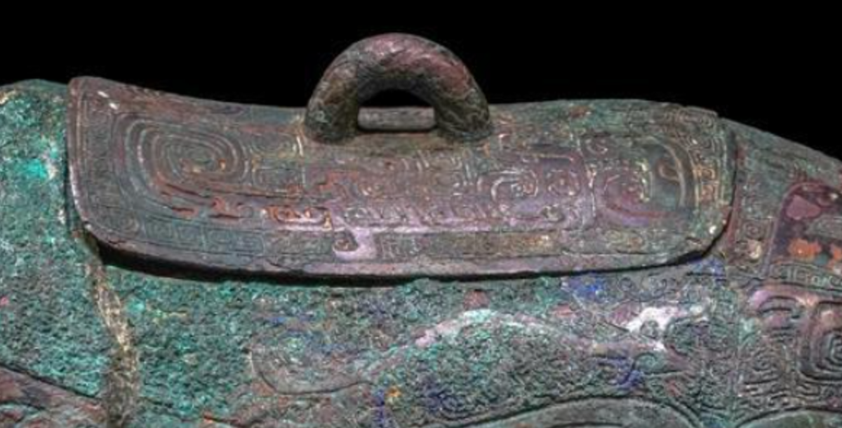 Việc đúc những hình khối phức tạp như vậy đặt ra những thách thức lớn hơn nhiều so với việc tạo ra các hình dạng hình học đơn giản. Các nghệ nhân thời xưa đạt được những thiết kế hoàn hảo với các công cụ và vật liệu hạn chế thô sơ là một bí ẩn. Ảnh: @China Daily.