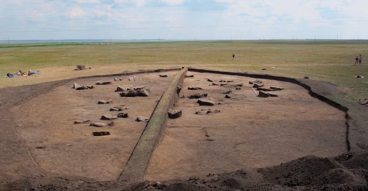 Nghĩa trang Devitsa V ở Nga được đặt theo tên của khu vực làng lân cận, nó được phát hiện vào năm 2000 bởi đoàn thám hiểm khảo cổ Don thuộc IA RAS. Ảnh: @Viện Hàn lâm Khoa học Nga.