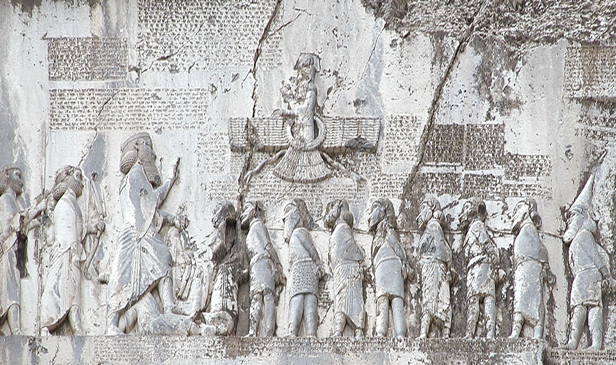 Ước tính, bức phù điêu mặt nạ này có niên đại từ Thời kỳ Achaemenid (năm 550–330 Trước Công Nguyên). Ảnh: @Bộ Văn hóa và Du lịch Thổ Nhĩ Kỳ.