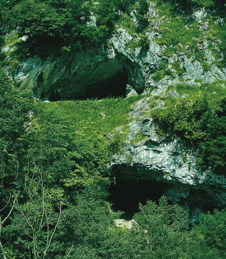 Trong một hang động có tên là Aitzbitarte ở vùng Basque thuộc đông bắc Tây Ban Nha, các chuyên gia đến từ Viện Nghiên Cứu Khảo Cổ Tây Ban Nha bất ngờ tìm thấy di tích cổ xưa kỳ lạ. Ảnh: @Viện Nghiên Cứu Khảo Cổ Tây Ban Nha.