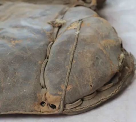 Bên trong, nó được nhồi rơm cũng như lông hươu và lông lạc đà. Ảnh: @Patrick Wertmann.