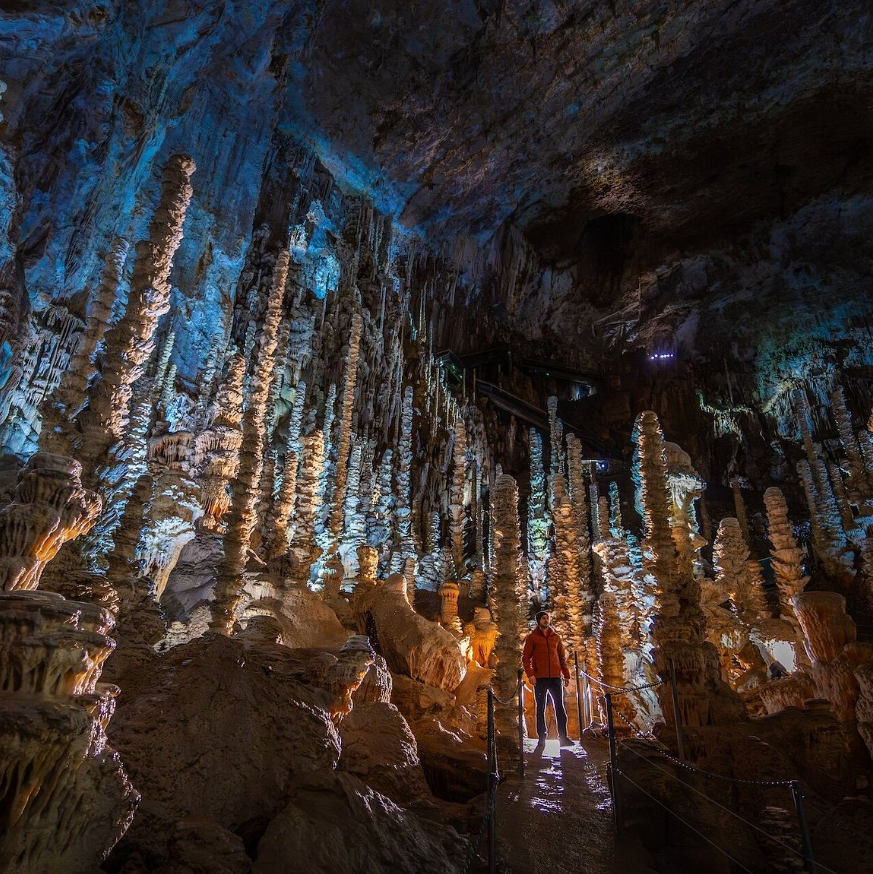 Khi tiến hành khai quật trong hang động cổ Avendaños ở bang Chihuahua, Mexico, các chuyên gia đến từ Viện Nhân chủng học và Lịch sử Quốc gia Mexico tìm thấy di tích chôn cất quái dị, bí ẩn. Ảnh: @Viện Nhân chủng học và Lịch sử Quốc gia Mexico.