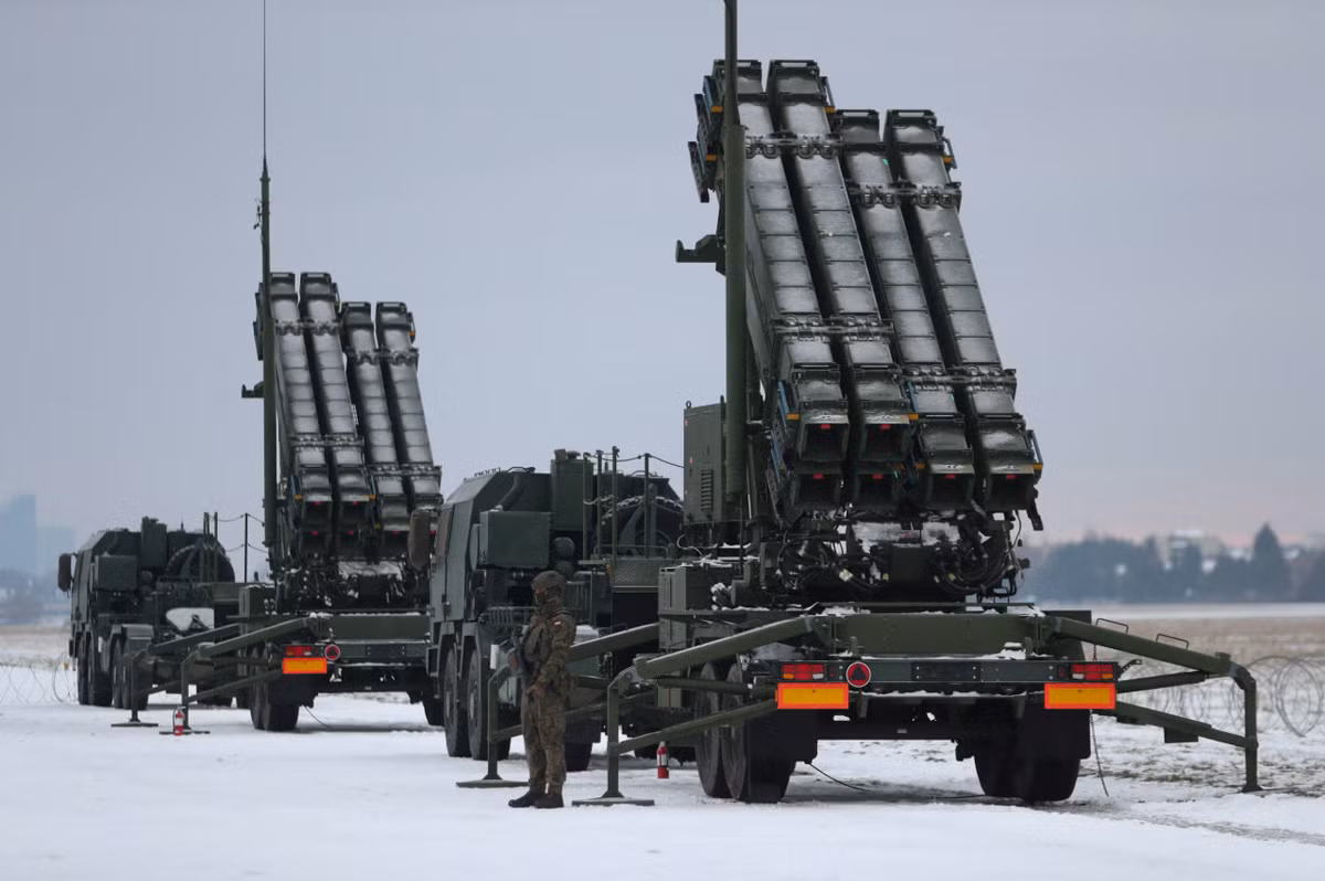 Trong khi các hệ thống phòng không chiến lược như Patriot và NASAMS bảo vệ các khu vực rộng lớn, thì các hệ thống nhỏ hơn và cơ động như Hệ Thống Tên Lửa Phòng Không Vác Vai (MANPADS) của Ukraine giúp lấp đầy những khoảng trống quan trọng. Ảnh: @ Al Jazeera.