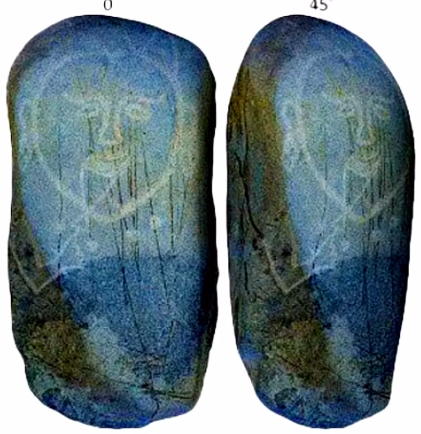 Đó là một phiến đá có khắc họa hình người, ước tính phiến đá này được chế tác từ nền văn minh Turkic. Ảnh: @Viện Nghiên Cứu Thổ Nhĩ Kỳ Và Altaistics.