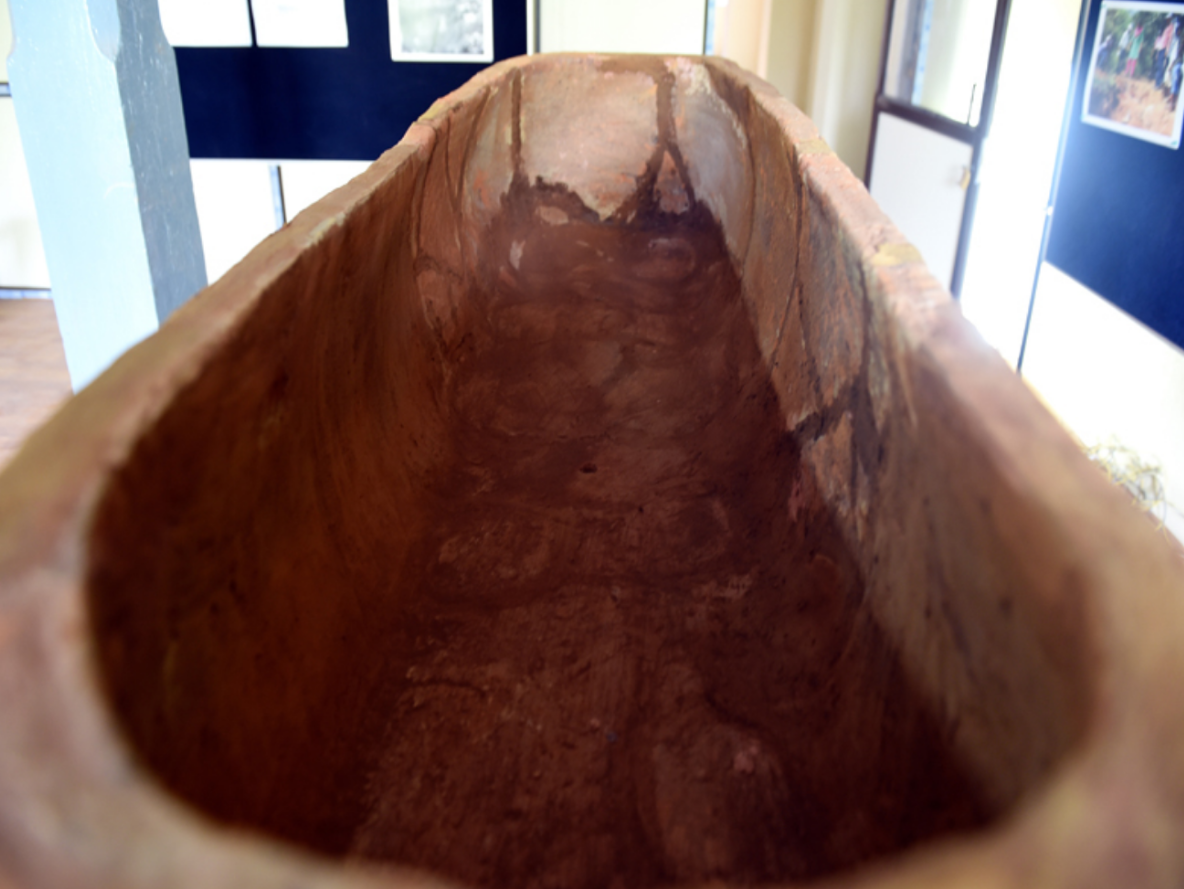 Các nhà khảo cổ cho biết, chiếc quan tài được phát hiện ở độ sâu 2 mét dưới mặt đất. Ảnh: @Cục Khảo cổ học Ấn Độ.