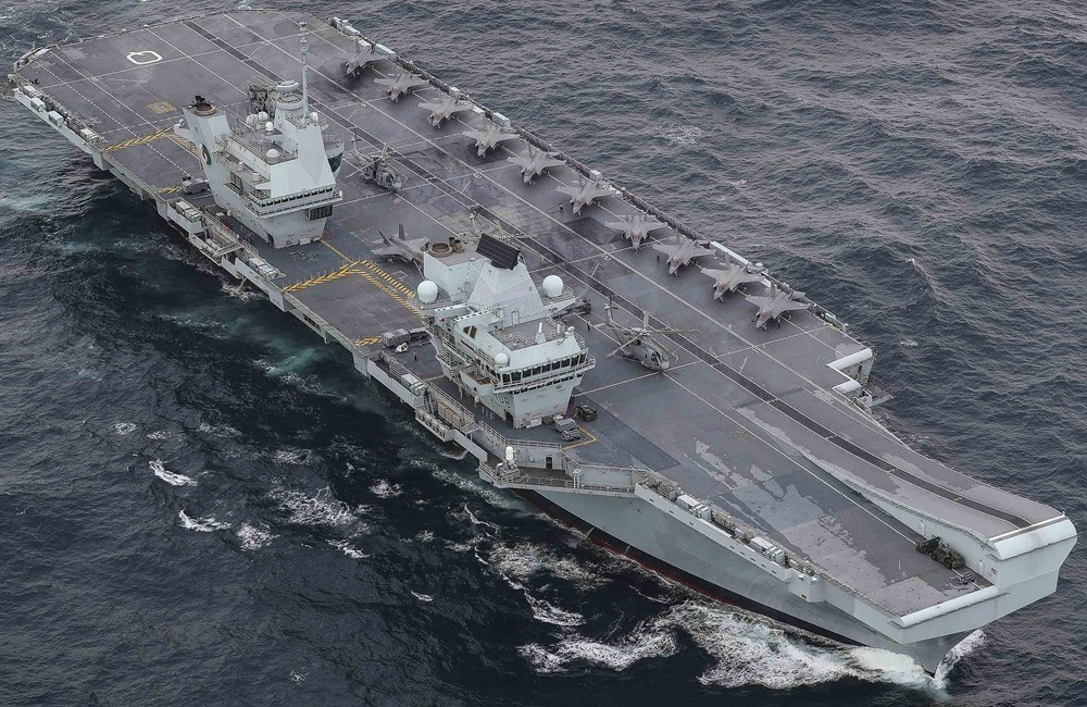 Phía Nga vẫn chưa đưa ra bình luận chính thức nào, nhưng giới quan sát tin chắc Moskva đang theo dõi sát từng động thái. Biển Nhật Bản vốn là tuyến hàng hải chiến lược của Nga, nơi thường xuyên xuất hiện máy bay ném bom và tàu chiến, nên bất kỳ hoạt động quân sự nào tại đây đều lập tức thu hút sự chú ý đặc biệt từ Điện Kremlin.