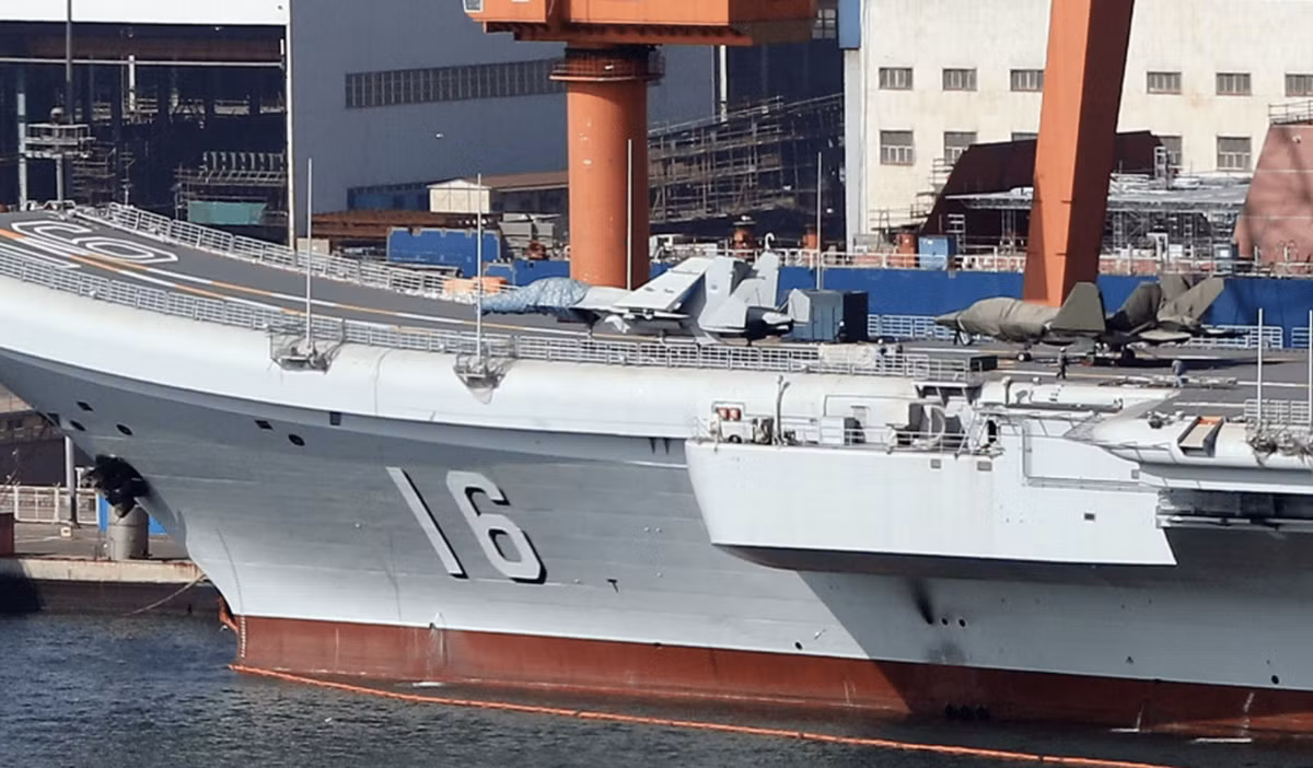 Biến thể này có thể giúp tăng cường đáng kể khả năng của Hải quân Quân đội Giải phóng Nhân dân (PLAN) trong việc triển khai sức mạnh xa bờ biển Trung Quốc, thách thức sự thống trị của hải quân Mỹ ở Thái Bình Dương. Ảnh: @ China-Arms.