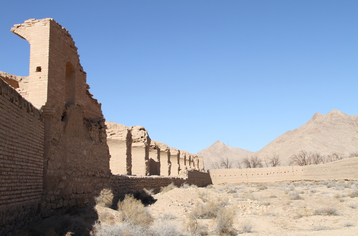 Shahrud nằm ở tỉnh Semnan, Iran và nổi tiếng với cảnh quan đa dạng, các di tích cổ đại và có mối liên hệ với Con đường Tơ lụa. Và Sang-e Chakhmaq (có nghĩa là "gò đá lửa"), là một trong những khu định cư thời kỳ đồ đá mới quan trọng nhất của Iran nằm tại khu vực này. Ảnh: @Bảo tàng Quốc gia Iran.