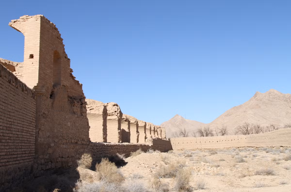 Shahrud nằm ở tỉnh Semnan, Iran và nổi tiếng với cảnh quan đa dạng, các di tích cổ đại và có mối liên hệ với Con đường Tơ lụa. Và Sang-e Chakhmaq (có nghĩa là "gò đá lửa"), là một trong những khu định cư thời kỳ đồ đá mới quan trọng nhất của Iran nằm tại khu vực này. Ảnh: @Bảo tàng Quốc gia Iran.