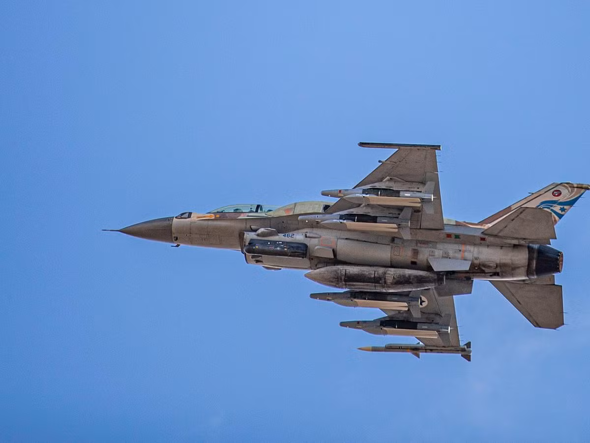 Việc phải mang thêm nhiên liệu để tăng tầm hoạt động khiến máy bay Mỹ giảm tải trọng vũ khí, làm suy yếu đáng kể hiệu quả không kích, dù sở hữu ưu thế công nghệ vượt trội.