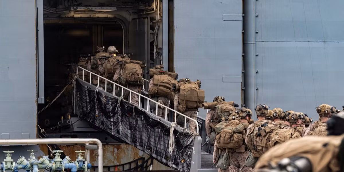 Những phương án tấn công có thể bao gồm tiến công từ biển hoặc qua Thổ Nhĩ Kỳ. Tuy nhiên, việc triển khai lực lượng cơ giới quy mô lớn đòi hỏi hậu cần cực kỳ phức tạp và dễ trở thành mục tiêu tấn công ngay lập tức.