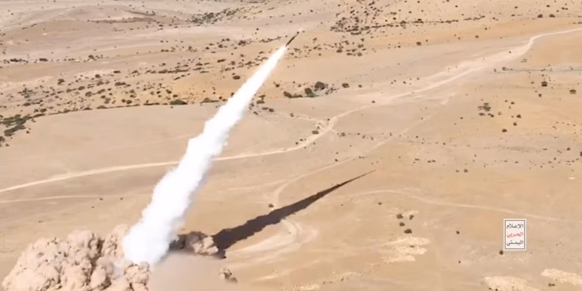 Đây là lần tham gia đáng chú ý đầu tiên của Houthi kể từ khi căng thẳng tại Vịnh Ba Tư bùng phát, dù lực lượng này từ lâu được xem là đồng minh ủy nhiệm tích cực và cứng rắn nhất của Tehran.