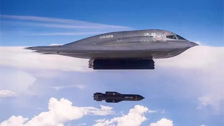 Tư duy này chịu ảnh hưởng từ Giulio Douhet, một tướng không quân người Ý, người từng khẳng định sức mạnh không quân có thể quyết định toàn bộ cục diện xung đột. Tuy nhiên, thực tế hiện nay cho thấy điều đó không còn tuyệt đối đúng.