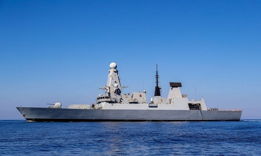 Tuy nhiên, ngay cả trong vai trò phòng không - nhiệm vụ cốt lõi của nó thì năng lực của Type 45 vẫn bị đánh giá là hạn chế, nếu so với các tàu khu trục hiện đại khác đang hoạt động tại Trung Đông. Một trong những điểm yếu lớn nhất là số lượng tên lửa mang theo tương đối ít.