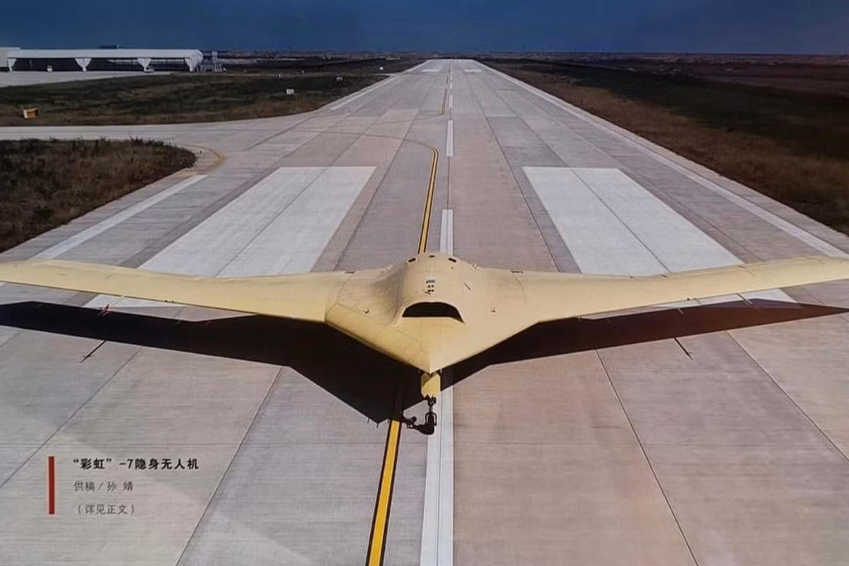 Malan không phải lần đầu tiên hé lộ những thiết kế kỳ lạ. Trước đó, vào tháng 5, ảnh vệ tinh cũng từng ghi lại một UAV cánh bay khổng lồ khác tại đây, được cho là đã sẵn sàng bay thử. Các phát hiện liên tiếp chứng minh Bắc Kinh đang đẩy mạnh đầu tư mạnh mẽ vào chương trình UAV thế hệ mới.