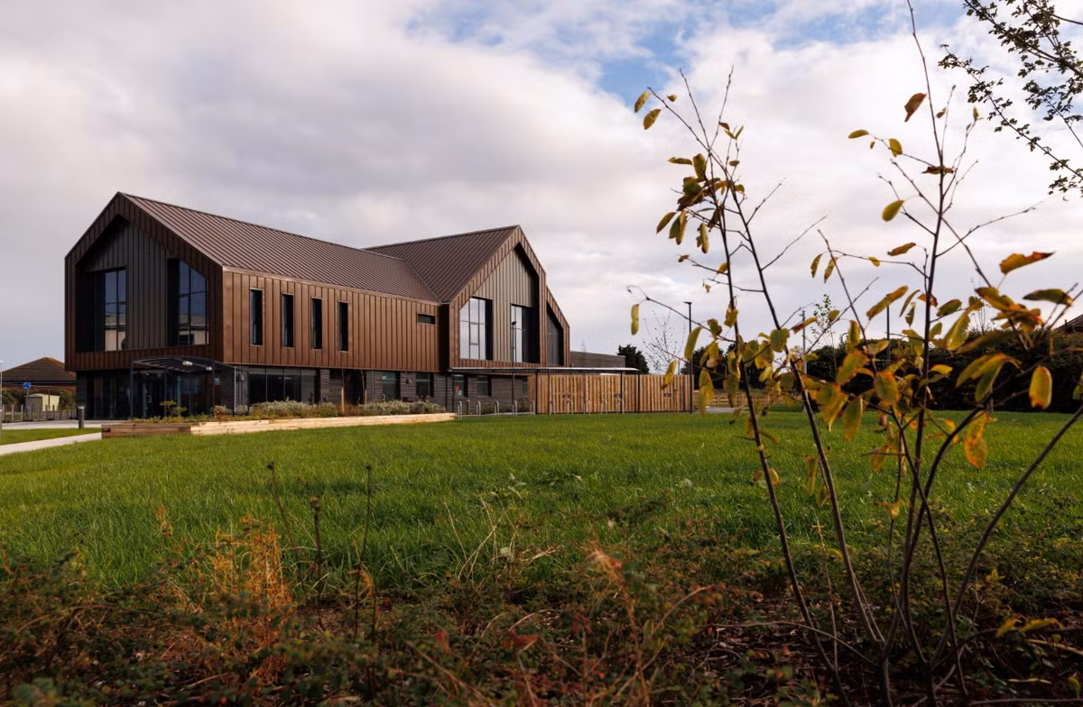 Trong quá trình thi công ống nước tại Sân golf Tetney ở East Lindsey nước Anh năm 2018, các chuyên gia khảo cổ đã tìm thấy một quan tài cổ khổng lồ. Ảnh: @Bảo tàng Lincoln.