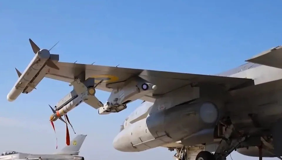 Giới quan sát nhận định, FZ123 là biểu tượng cho xu hướng “phòng không linh hoạt”: thay vì dùng vũ khí đắt tiền để diệt mục tiêu giá rẻ, Ukraine tận dụng các giải pháp nhỏ, rẻ, nhưng triển khai nhanh và đủ chính xác. Đây cũng là cách Kiev thích nghi với chiến tranh tiêu hao, nơi tốc độ thay thế vũ khí quan trọng không kém hỏa lực.