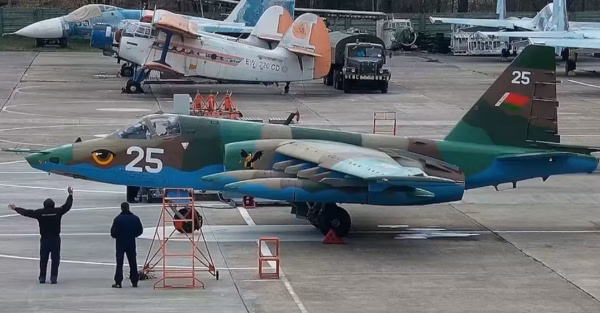 Để hiểu rõ được ý nghĩa của đề xuất này, điều cần thiết là phải xem xét tình hình hiện tại của lực lượng không quân Belarus. Không quân Belarus, một phần của Lực lượng vũ trang Cộng hòa Belarus, vận hành một đội máy bay khiêm tốn có từ thời Liên Xô cũ, chủ yếu được thiết kế cho các vai trò phòng không và tấn công mặt đất. Ảnh: @19FortyFive.