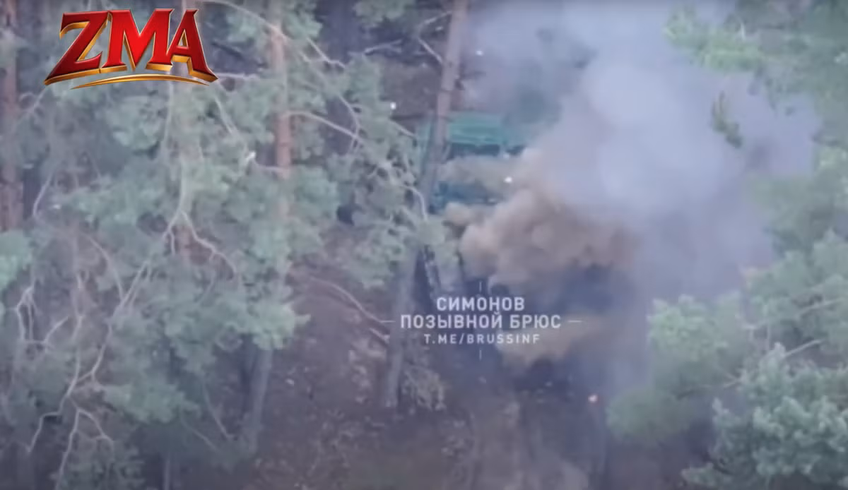 Theo binh sĩ Ukraine giải thích rằng, trong những trường hợp như vậy, chiến lược hiệu quả nhất là tấn công vào các bộ phận quan trọng như nòng súng và động cơ xe. Ảnh: @Trung đoàn Tấn công Độc lập 224.