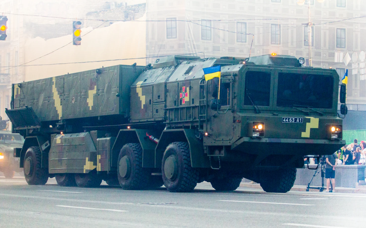 Trong nhiều năm, các chuyên gia đã theo dõi quá trình phát triển dự án tên lửa đạn đạo Sapsan kéo dài và bị trì hoãn liên tục. Ảnh: @UNITED24 Media.