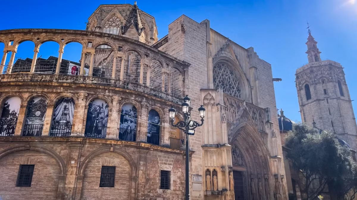 Khi tiến hành khai quật tại một di chỉ khảo cổ ở phố cổ Valencia, một thành phố nằm trên bờ biển phía đông Tây Ban Nha, các chuyên gia đến từ Hội đồng Khảo Cổ Thành phố Valencia bất ngờ tìm thấy một hiện vật cổ xưa kỳ lạ. Ảnh: @Hội đồng Khảo Cổ Thành phố Valencia.