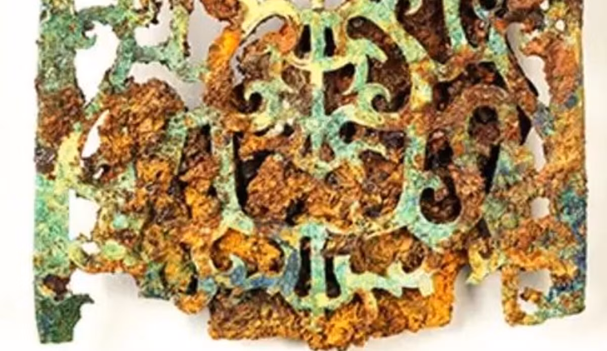 Các nhà nghiên cứu tin rằng, sự tương đồng này có thể cho thấy một xưởng chế tác chung hoặc thậm chí là cùng một nhóm nghệ nhân đã làm việc vào giữa thế kỷ thứ 5. Ảnh: @Đại học Kagoshima.