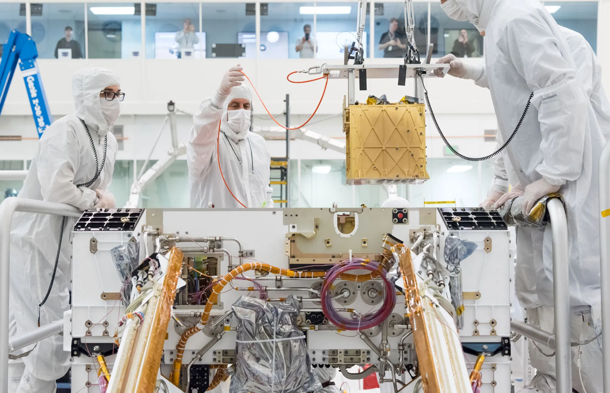 Điều này rất quan trọng, nếu không có nguồn cung cấp oxy ổn định, việc sống sót trên sao Hỏa là điều không thể. Bầu khí quyển sao Hỏa mỏng và độc hại, khiến oxy trở thành nguồn tài nguyên quan trọng nhất của bạn. Ảnh: @NASA.