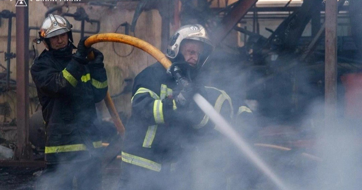 Từ năm 2022, hơn 80% nhu cầu nhiên liệu của Ukraine phải nhập khẩu từ châu Âu, chủ yếu qua Ba Lan, Romania và Slovakia. Bộ Năng lượng cho biết, chỉ từ tháng 3/2025, cơ sở năng lượng toàn quốc đã hứng chịu ít nhất 2.900 cuộc tấn công, cho thấy Nga tập trung hỏa lực mạnh vào lĩnh vực then chốt này.