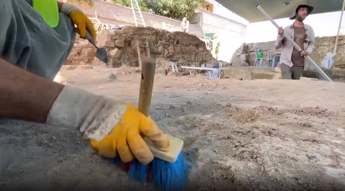 Các cuộc khai quật tại Đồi Tepebağ vẫn đang được tiếp tục và các chuyên gia hy vọng sẽ phát hiện thêm những hiện vật quan trọng khác ở các lớp đất bên dưới.