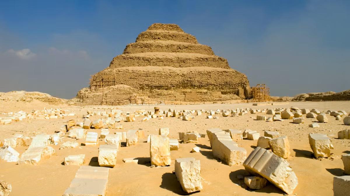 Khi tiến hành khai quật ở khu vực phía nam khu khảo cổ Saqqara, nơi có lăng mộ của các chính khách cao cấp thời Cổ Vương quốc Ai Cập cổ đại, các chuyên gia thuộc phái đoàn khảo cổ học chung Pháp-Thụy Sĩ bất ngờ khai quật được quần thể cổ xưa độc đáo, hoành tráng. Ảnh: @Kate Campbell Hurd-Mead.