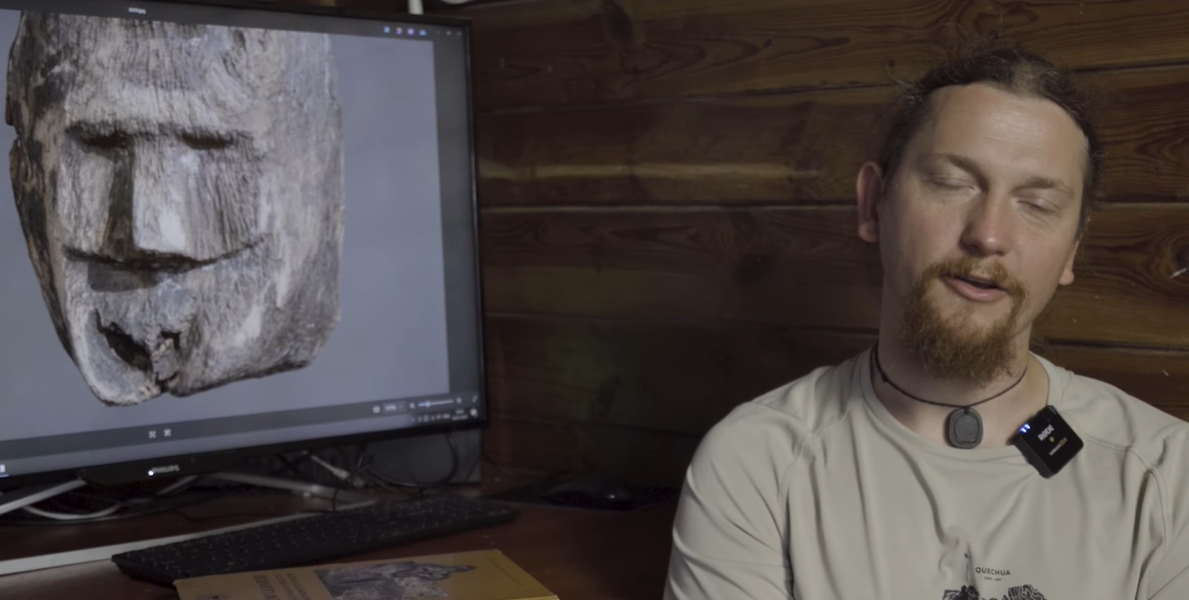 Thanh gỗ này, một phần của công trình phòng thủ từ thời Mieszko I, đã bị nhấn chìm trong hồ Lednica, nhờ đó các chi tiết của nó được bảo tồn trong hơn một thiên niên kỷ. Ảnh: @Đại học Nicolaus Copernicus.