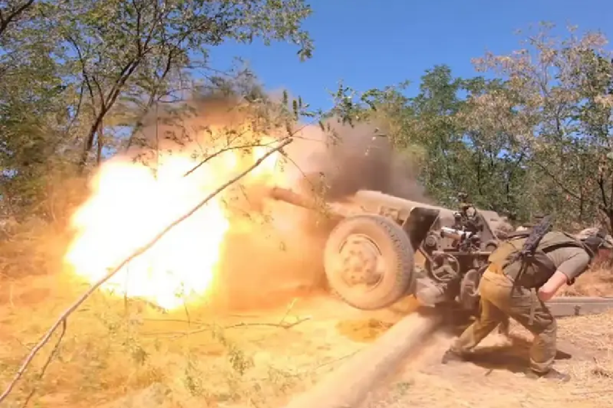 Tình hình chiến trường Nga - Ukraine diễn biến ngày càng phức tạp. Quân đội Nga bắt đầu thực hiện chiến dịch tấn công mùa hè đầy quyết liệt, trong khi Tổng thống Mỹ Donald Trump bất ngờ “nhúng tay” vào, thúc đẩy lệnh ngừng bắn, khiến tình hình càng thêm phức tạp. Ảnh: Top War