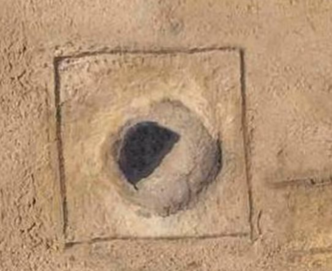 Tiến sĩ Ayman Ashmawi, người đứng đầu ngành khảo cổ học Ai Cập, giải thích rằng, những giếng nước thời Pharaoh này được xây dựng theo cách phi truyền thống. Ảnh: @Hội đồng Khảo cổ học Tối cao Ai Cập.