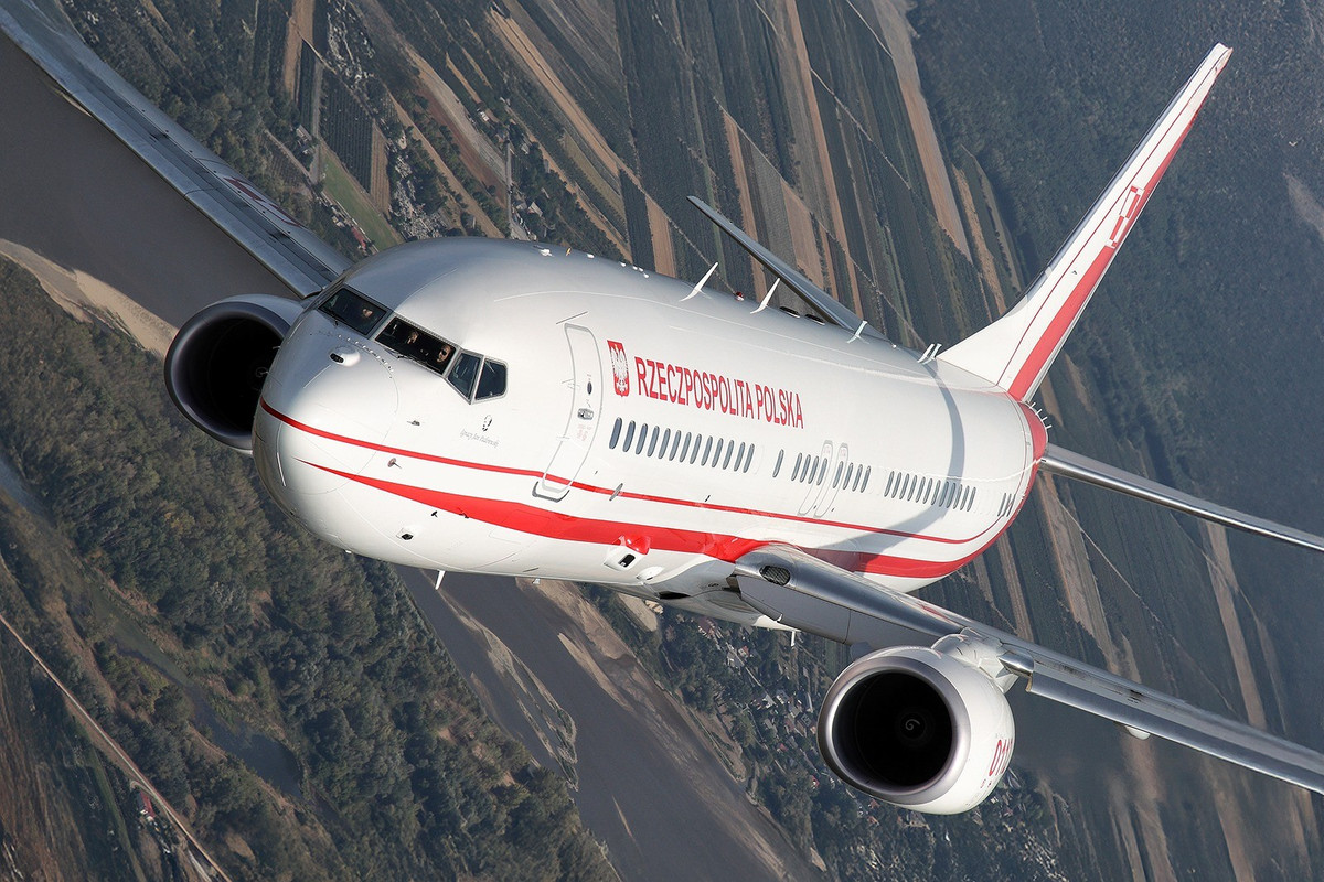 Những bức ảnh do nhiếp ảnh gia Bartek Bera công bố đã nhanh chóng thu hút sự chú ý, không chỉ bởi vẻ đẹp “pháo hoa trên bầu trời” mà còn bởi ý nghĩa ẩn sau cảnh tượng này. Việc một máy bay vốn được thiết kế cho mục đích dân dụng lại phóng mồi bẫy giống như tiêm kích, gợi mở nhiều điều về mức độ bảo vệ được dành cho các phương tiện chở lãnh đạo cấp cao.