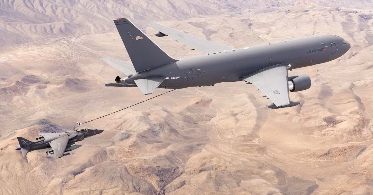 Thiệt hại hàng chục triệu đô la chỉ là bề nổi, sự cố KC-46 còn trực tiếp đe dọa nhiệm vụ tác chiến. Một chiếc phải rút khỏi đội hình đồng nghĩa chiến đấu cơ mất nguồn tiếp dầu, nguy cơ gián đoạn các nhiệm vụ. Trong bối cảnh KC-135 và KC-10 quá cũ, câu hỏi lớn đặt ra: bao giờ Pegasus mới thực sự đáng tin cậy?