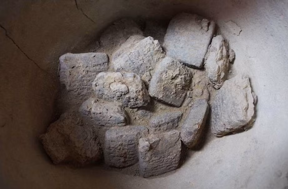 Chúng bao gồm 93 tấm bia đá có niên đại từ năm 5.000 Trước Công Nguyên. Ảnh: @Sở Khảo cổ Duhok.