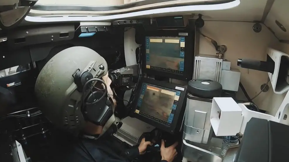 Vũ khí ban đầu của nó là pháo nòng xoắn Royal Ordnance L7A3 105mm, cực kỳ hiệu quả khi chống lại các lớp giáp phòng vệ thời Chiến Tranh Lạnh, có khả năng bắn nhiều loại đạn tiêu chuẩn của NATO, bao gồm cả đạn xuyên giáp. Ảnh: @ MilitaryLeak.