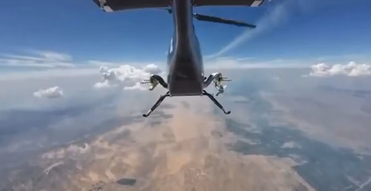 Mẫu trực thăng không người lái đã tấn công mục tiêu bằng tên lửa không đối đất hạng nhẹ, được cho là đã phá hủy mục tiêu khi va chạm. Ảnh: @Tengden Technology.