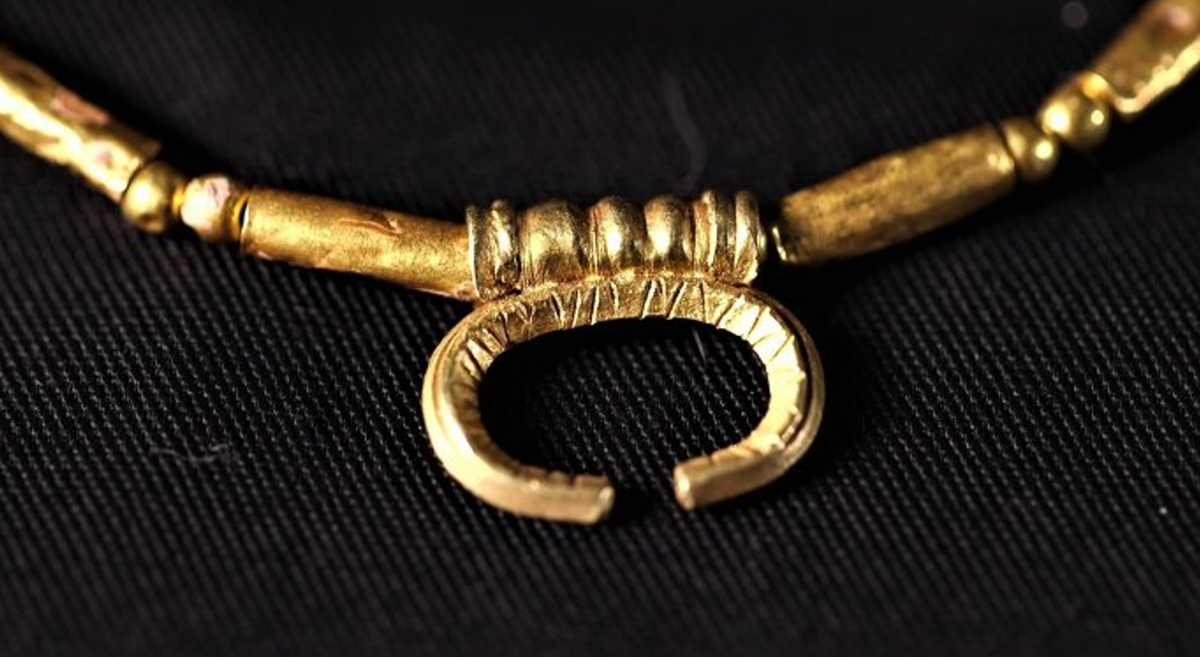 Các món trang sức này mang biểu tượng của Luna, nữ thần mặt trăng của La Mã. Ảnh: @Cơ quan Cổ vật Israel.