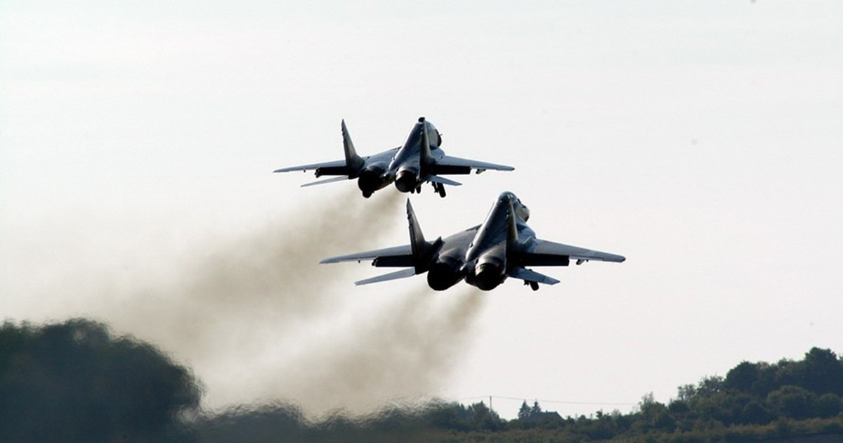 Vụ việc xảy ra trong bối cảnh Ba Lan và các nước NATO ở sườn phía đông duy trì cảnh giác cao trước nguy cơ xâm phạm không phận. Theo thông báo của Bộ Chỉ huy Tác chiến Ba Lan, các tiêm kích trực chiến đã lập tức được lệnh xuất kích, nhanh chóng tiếp cận và chặn mục tiêu khả nghi.