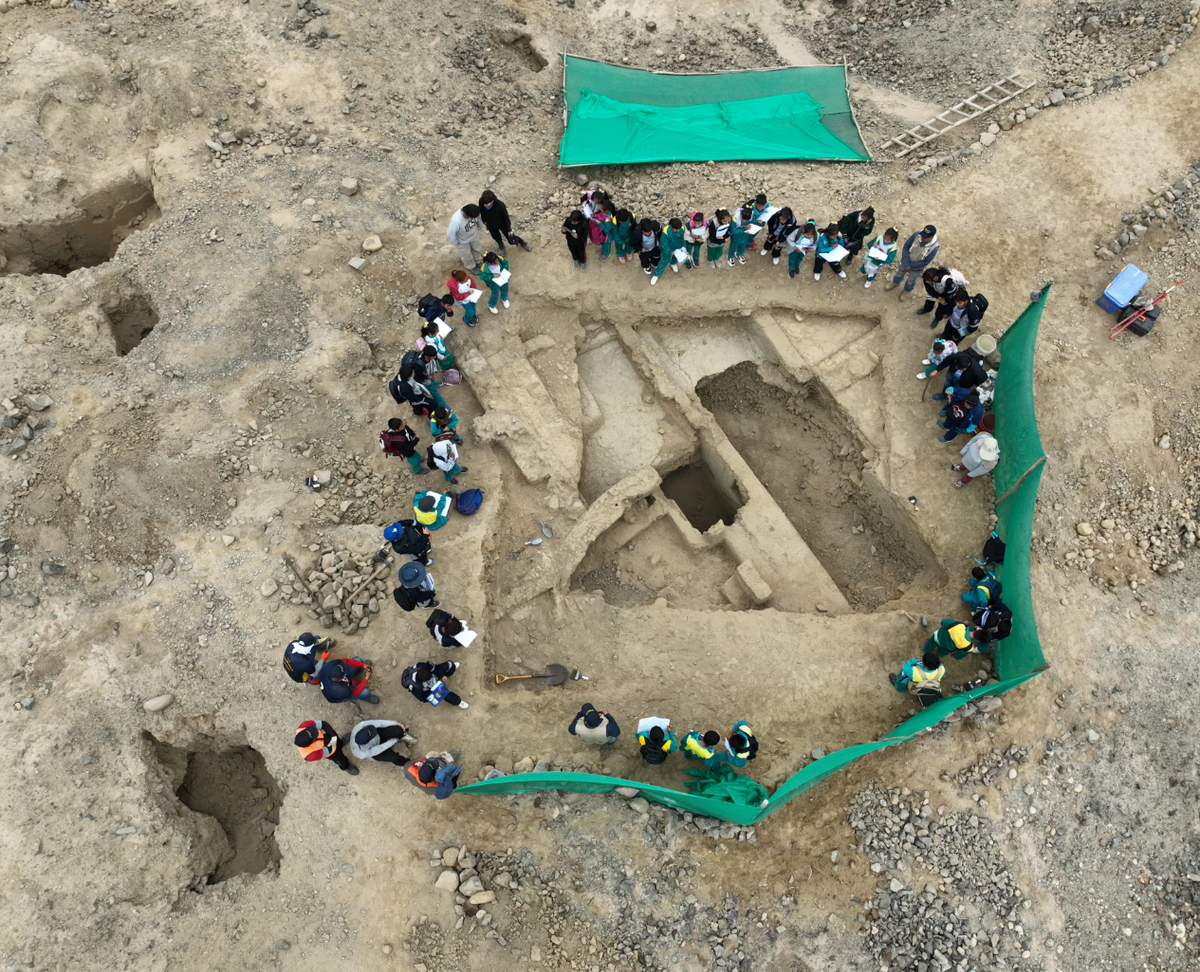 Công trình này được cho là thuộc về Thời kỳ Sơ khai (khoảng năm 2.000–1.000 Trước Công Nguyên), một kỷ nguyên quan trọng khi những xã hội phức tạp đầu tiên xuất hiện ở Peru. Ảnh: @Tiến sĩ Mauricio.