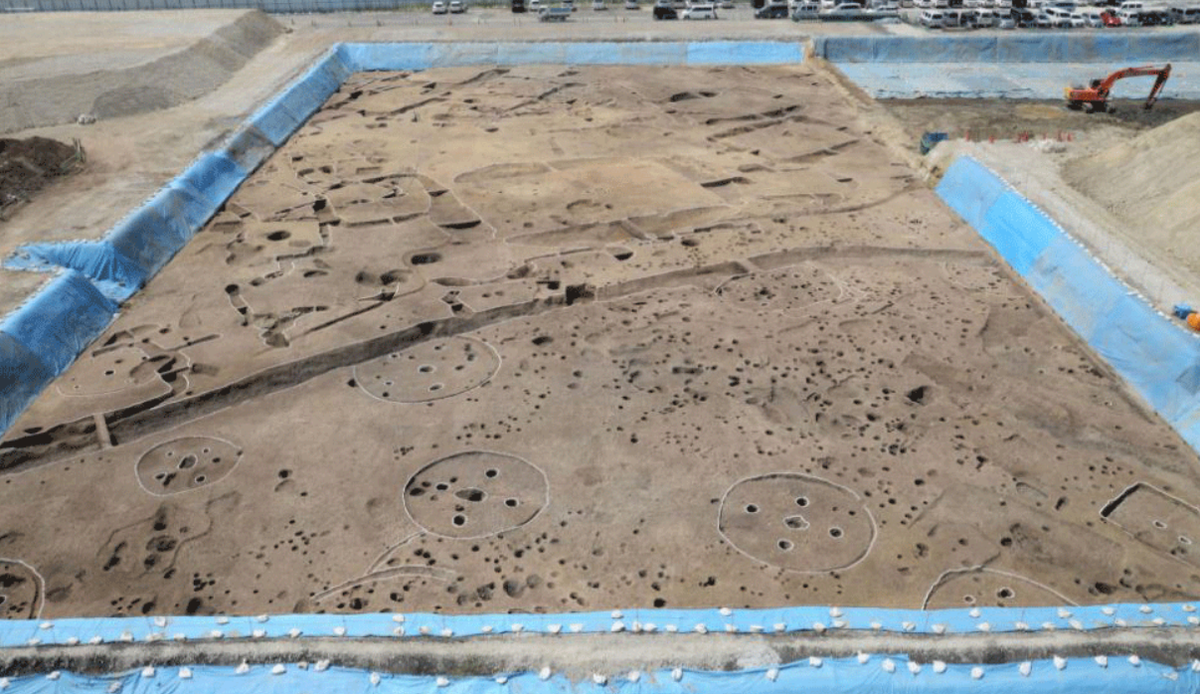 Khi tiến hành khai quật tại một địa điểm khảo cổ ở Osaka, Nhật Bản, các chuyên gia đến từ Trung tâm Di sản Osaka bất ngờ tìm thấy một vật thể lạ. Ảnh: @Trung tâm Di sản Osaka.