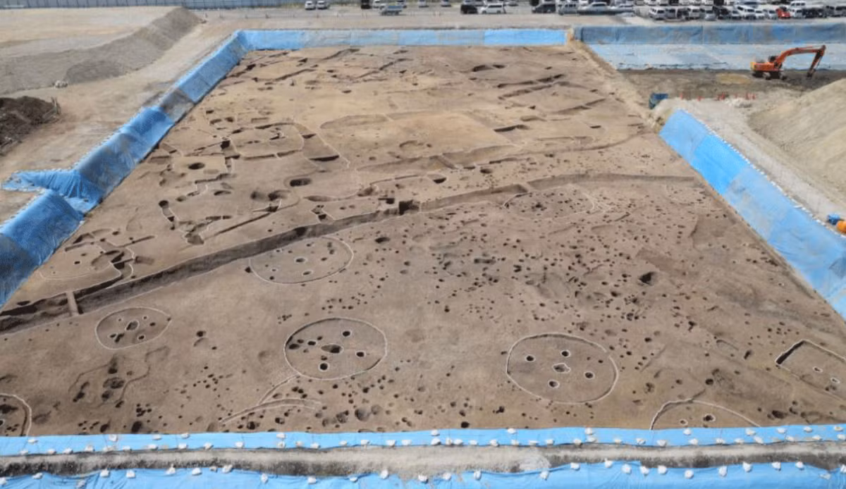 Khi tiến hành khai quật tại một địa điểm khảo cổ ở Osaka, Nhật Bản, các chuyên gia đến từ Trung tâm Di sản Osaka bất ngờ tìm thấy một vật thể lạ. Ảnh: @Trung tâm Di sản Osaka.