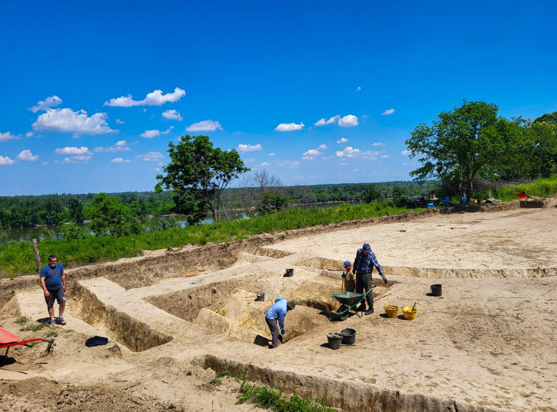 Theo Tiến sĩ Marko Dizdar, giám đốc Viện Khảo cổ học Zagreb và là nhà nghiên cứu chính của dự án này cho biết: "Tháp canh được xây dựng ở vị trí chiến lược, tại một trong những điểm giao cắt trên sông Danube. Từ vị trí này, có thể quan sát trực quan một khu vực rộng lớn, và tháp được bảo vệ tự nhiên ở ba phía bởi các khe núi sâu”. Ảnh: @Viện Khảo cổ học Zagreb.