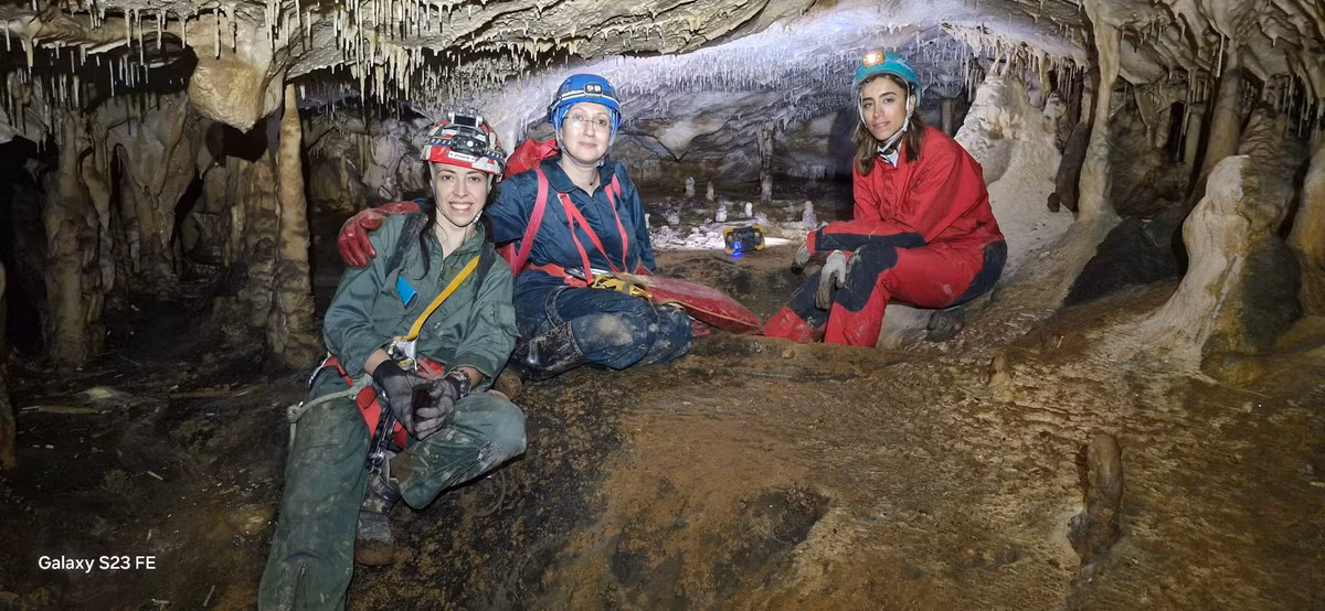 Phát hiện này cho thấy người tiền sử đã sinh sống và săn bắn trong hang động này từ rất lâu trước khi người Neanderthal xuất hiện. Phát hiện này bổ sung thêm bằng chứng ngày càng tăng về hoạt động của người tiền sử trong khu vực. Ảnh: @monaoryat9.