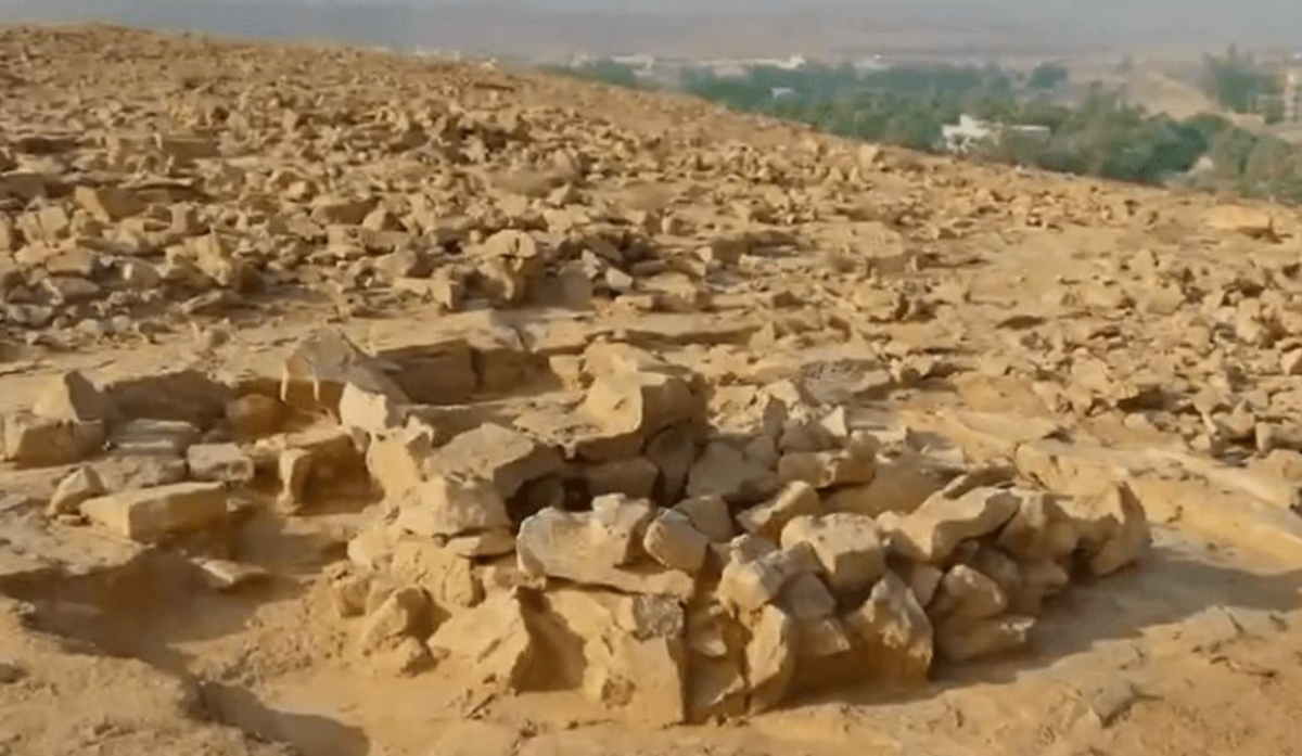 Các nhà khảo cổ học ở Ả Rập Xê Út đã phát hiện ra những công cụ bằng đá cổ đại được cho là có niên đại lên đến 50.000 năm trong một cuộc khai quật quy mô lớn tại thị trấn Al Quraynah, nằm ở phía tây bắc Riyadh. Ảnh: @Ủy ban Di sản quốc gia Ả Rập Xê Út.