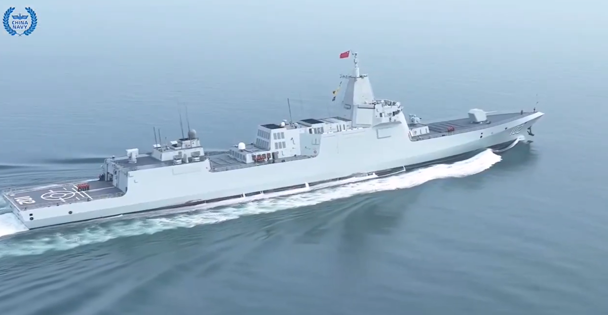 Trong những ngày gần đây, một trong những tàu khu trục Type 055 hiện đại của họ, còn có tên gọi khác là Zunyi (107), đã thực hiện một cuộc tập trận chống tàu ngầm đối đầu trên những khu vực biển nhạy cảm và phức tạp nhất từ ​​​​góc độ hải quân, qua đó củng cố một khía cạnh quan trọng trong khả năng chiến đấu của tàu khu trục Type 055. Ảnh: @China_Navy.