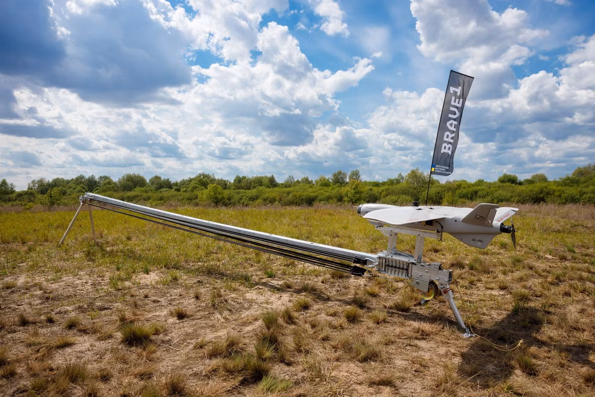 Nếu đúng như lời quảng cáo của Brave1 là máy bay không người lái tấn công Kamikaze có khả năng vượt qua hệ thống gây nhiễu tác chiến điện tử của Nga, thì các hệ thống mới này có thể cải thiện khả năng tấn công các trung tâm hậu cần, vị trí pháo binh và thiết bị phía sau phòng tuyến của Nga ở Ukraine. Ảnh: @Brave1.