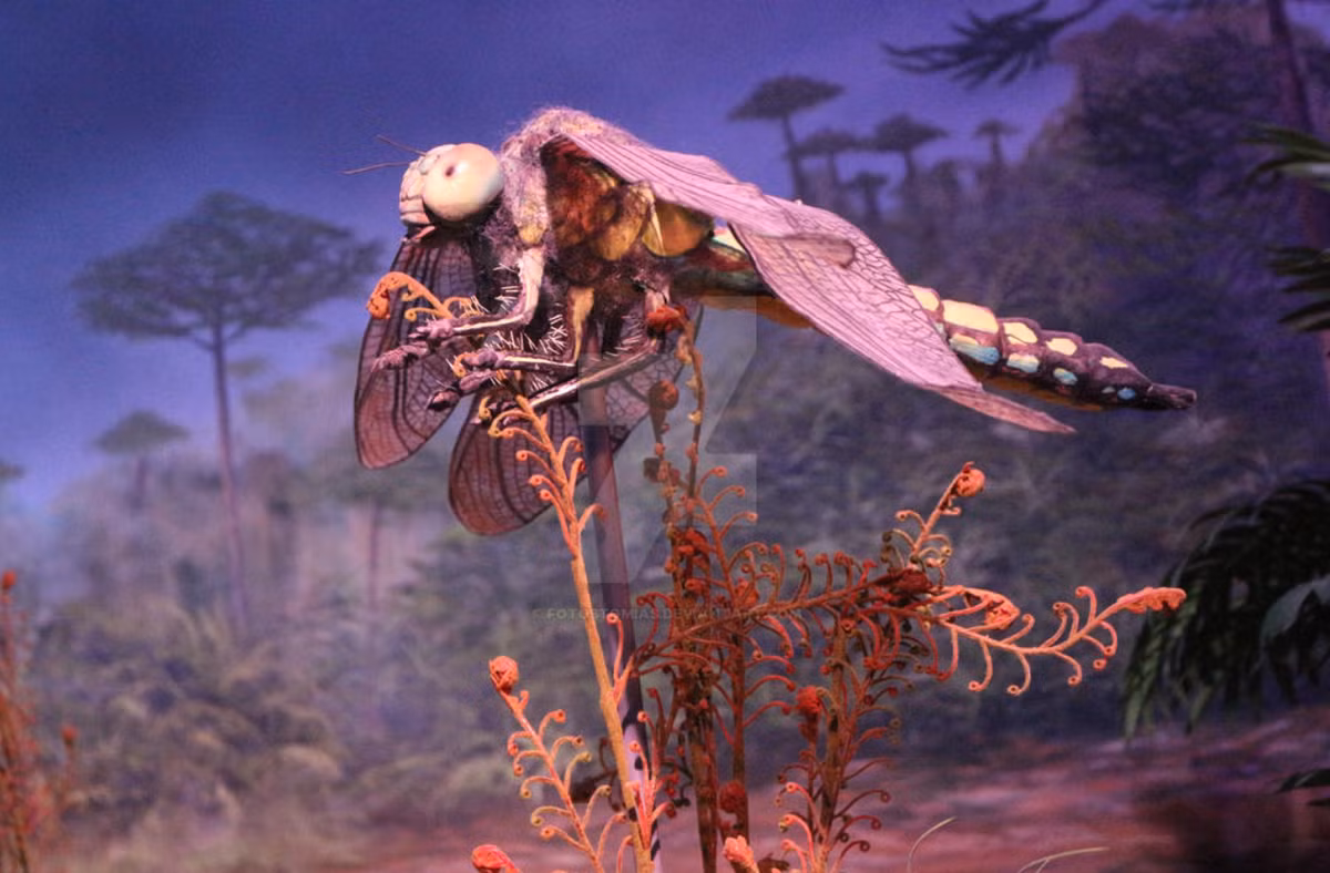 Đôi mắt lớn giúp phát hiện con mồi và nhiều gai ở chân giúp bắt mồi. Cánh của chúng có mạng lưới tĩnh mạch dày đặc giúp tăng cường sức mạnh cơ động trên không, không giống như đôi cánh mỏng manh của loài chuồn chuồn hiện đại ngày nay. Ảnh: @Getty.